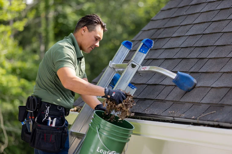 Gutter Cleaning Milwaukie OR